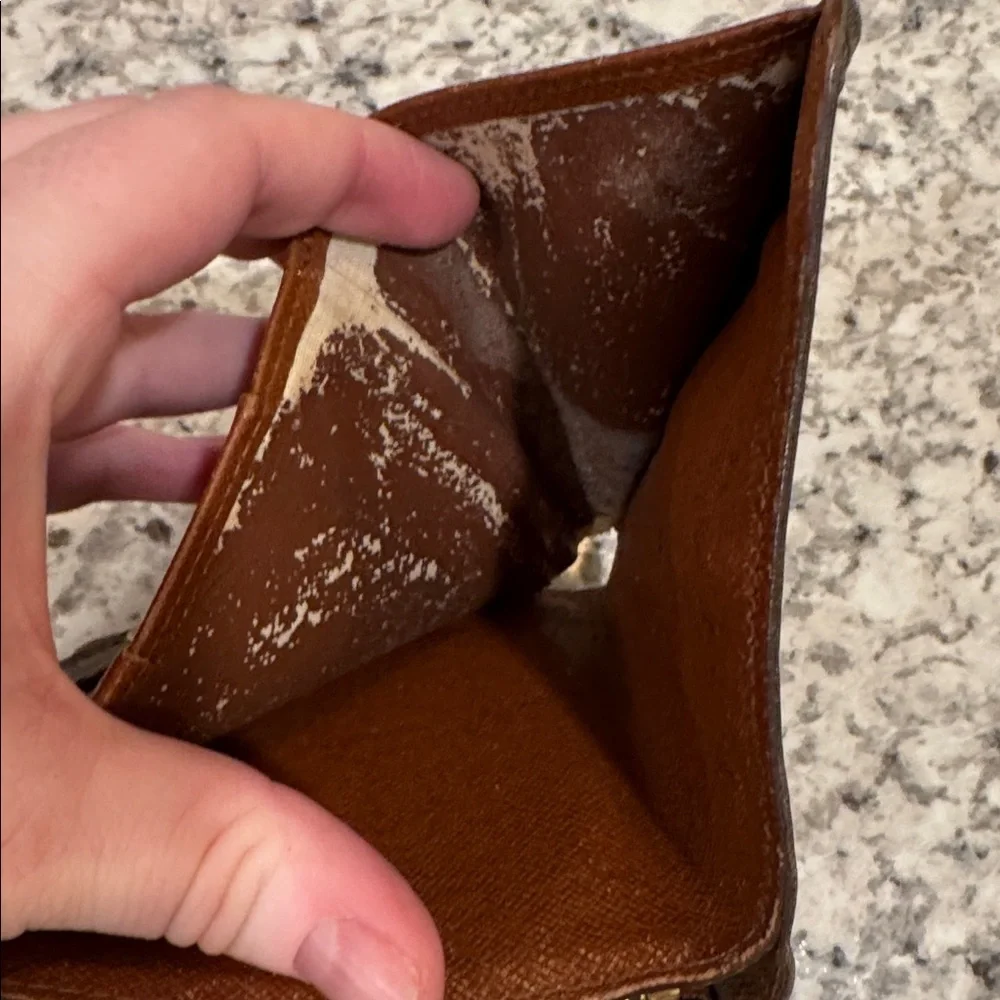 Louis Vuitton wallet - Picture 11 of 13